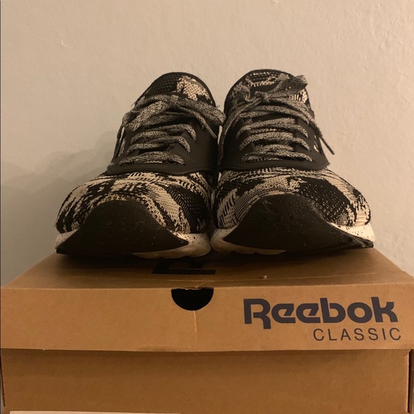 Men’s Reebok Tennis - Picture 2 of 4